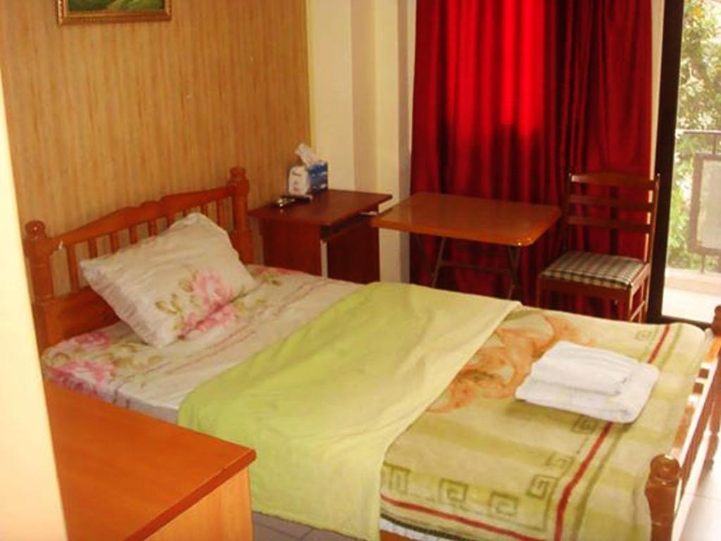 Regis Hotel Beirut Room photo